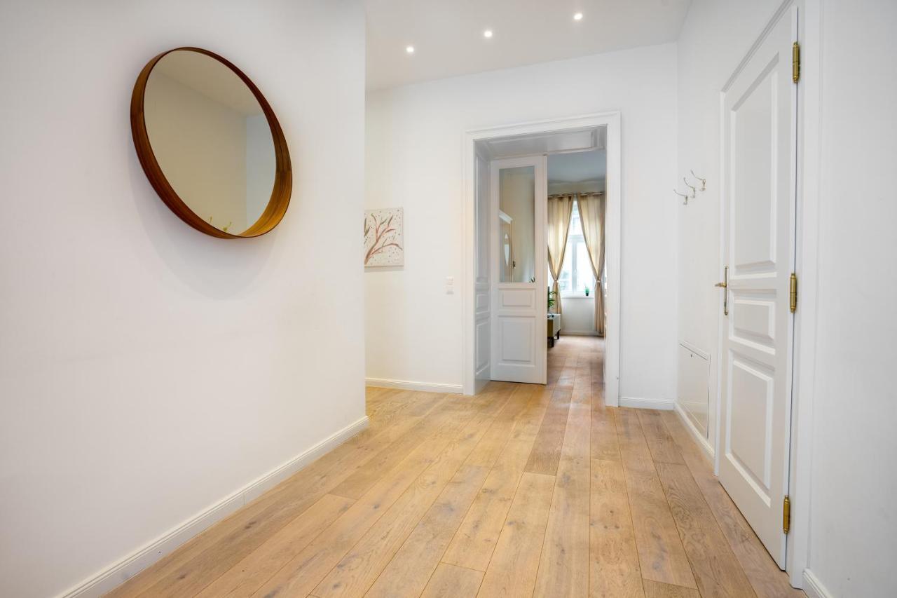 Modernes Apartment Im Charmanten Cottage Viertel Wenen Buitenkant foto