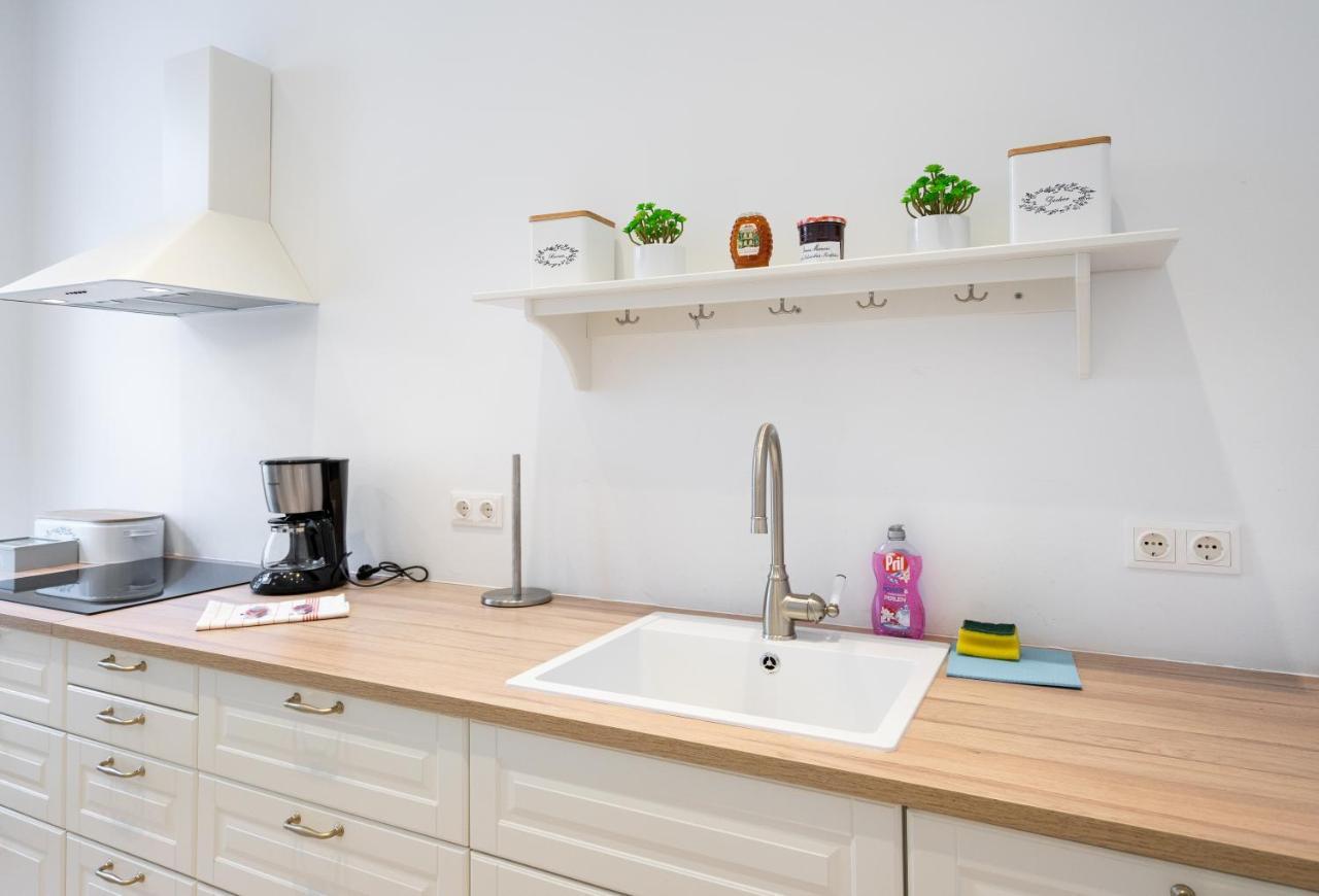 Modernes Apartment Im Charmanten Cottage Viertel Wenen Buitenkant foto